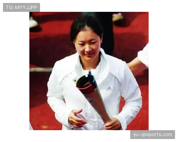 伏明霞跳水拿金牌那会儿，家里电视还是黑白的，现在她女儿喝的奶粉比咱工资还贵